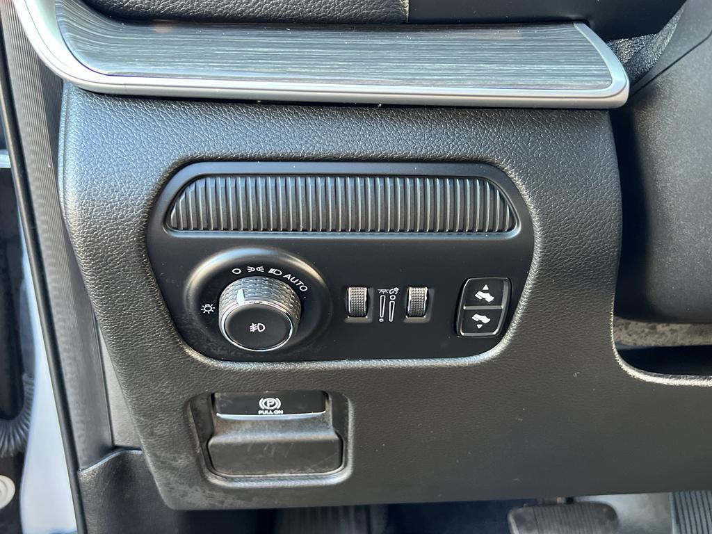used 2022 Jeep Wagoneer car, priced at $36,990