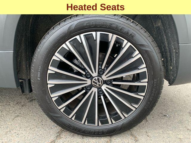 used 2025 Volkswagen Taos car, priced at $27,647