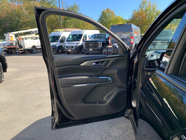 used 2025 Chevrolet Traverse car, priced at $40,977