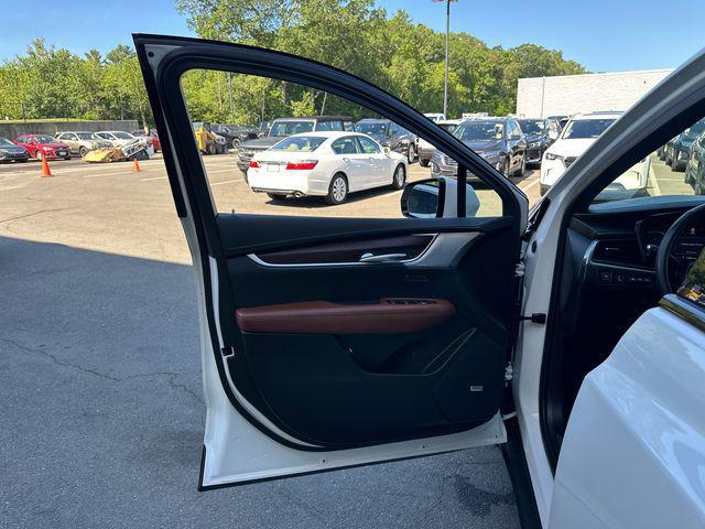 used 2023 Cadillac XT5 car, priced at $43,477