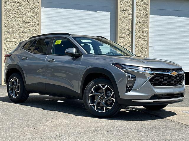 new 2025 Chevrolet Trax car, priced at $25,271