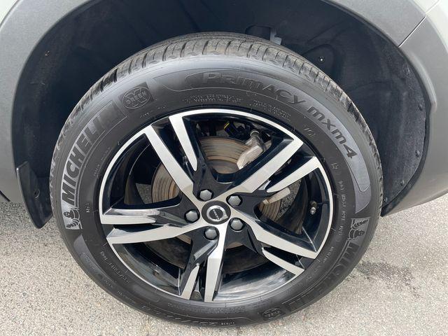 used 2024 Volvo XC40 car, priced at $32,644