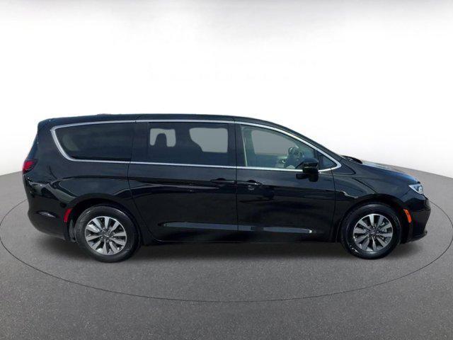used 2023 Chrysler Pacifica Hybrid car, priced at $27,478