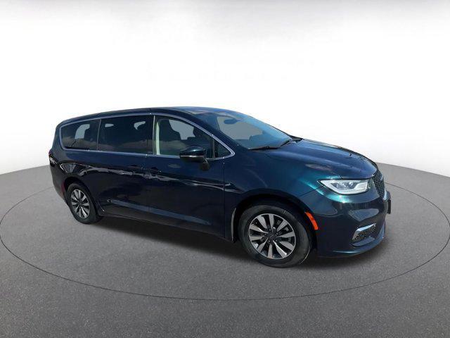 used 2023 Chrysler Pacifica Hybrid car, priced at $27,209