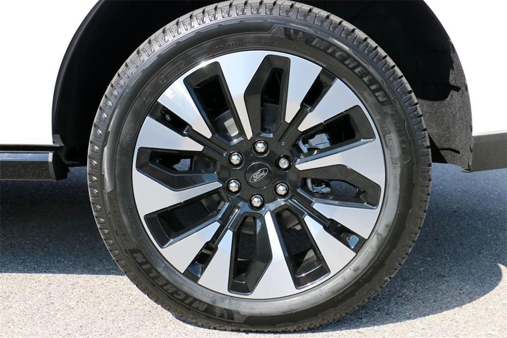 new 2025 Ford Expedition car, priced at $75,750