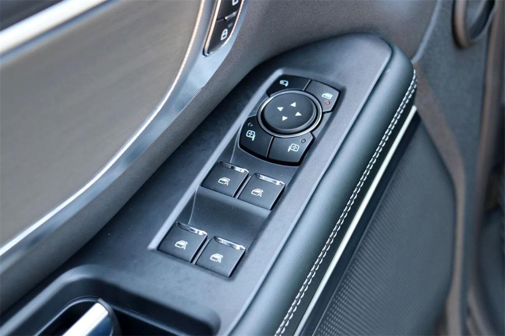 new 2025 Ford Expedition car, priced at $75,750