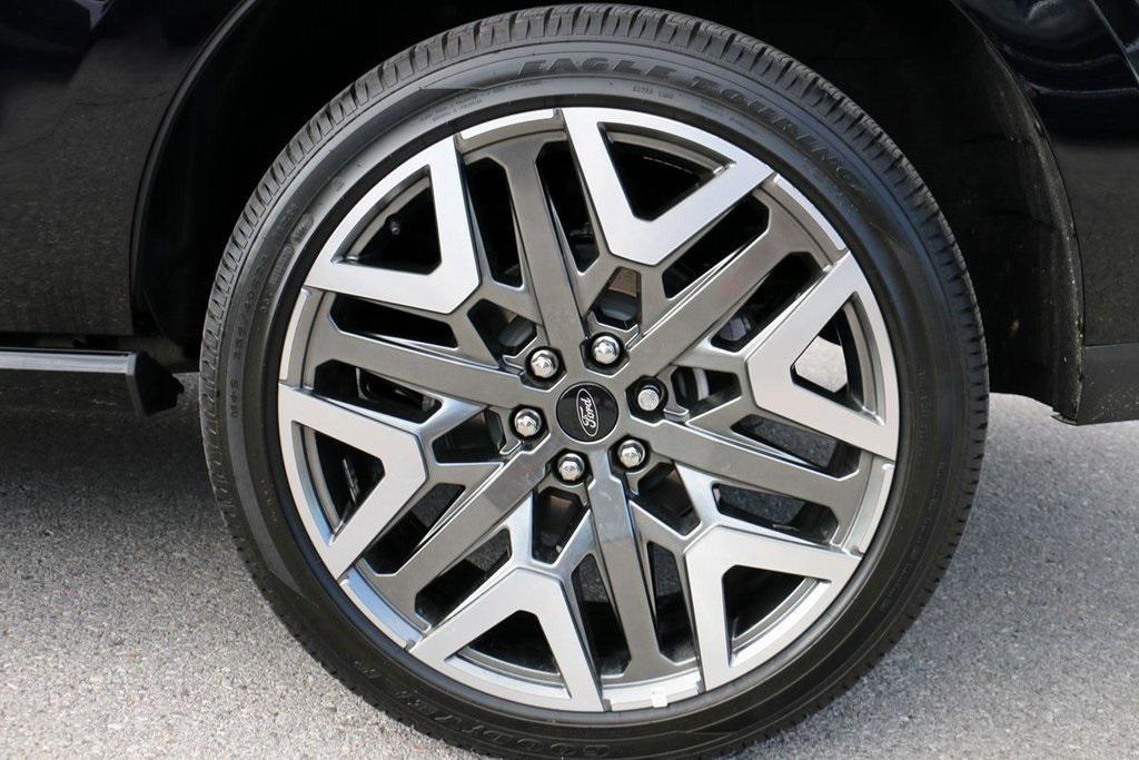 used 2025 Ford Expedition car, priced at $78,199
