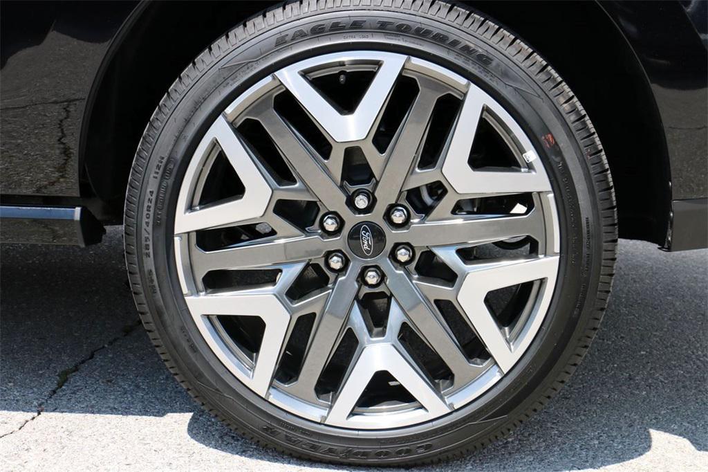 new 2025 Ford Expedition car, priced at $86,940