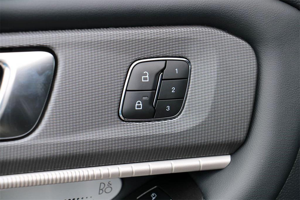 new 2025 Ford Explorer car, priced at $54,016