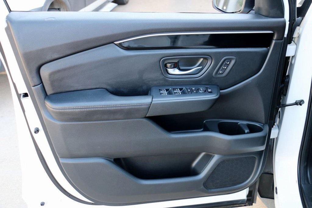 used 2023 Honda Pilot car, priced at $30,800