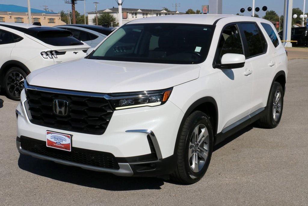 used 2023 Honda Pilot car, priced at $30,800