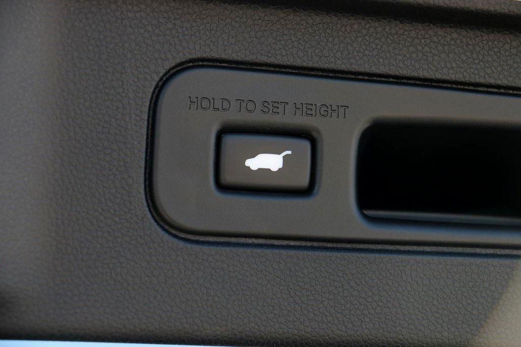 used 2023 Honda Pilot car, priced at $30,800