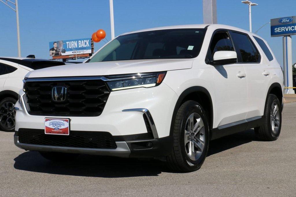used 2023 Honda Pilot car, priced at $32,000