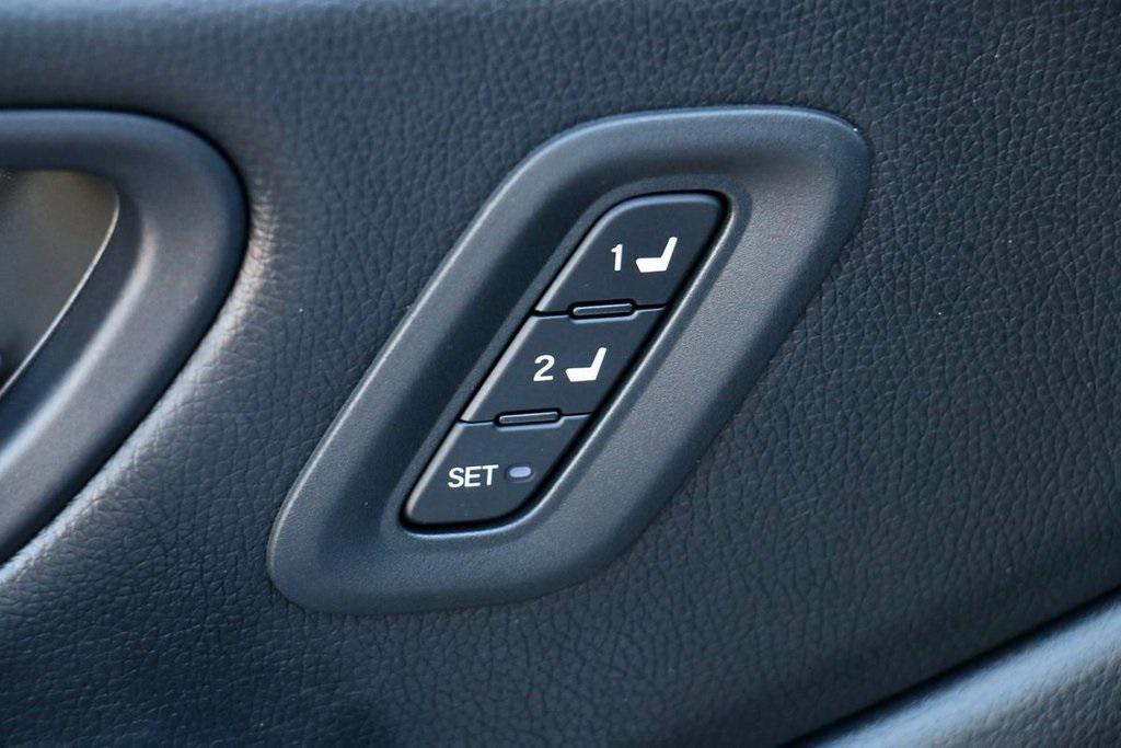 used 2023 Honda Pilot car, priced at $30,800