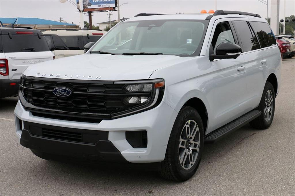 new 2025 Ford Expedition car, priced at $68,345