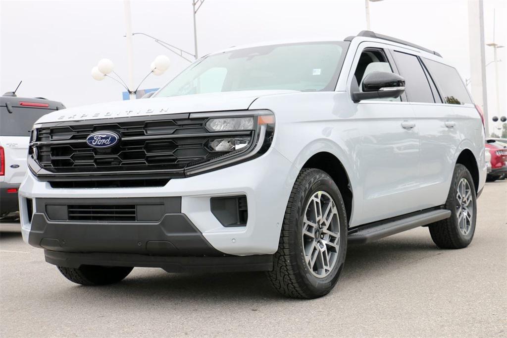 new 2025 Ford Expedition car, priced at $68,345