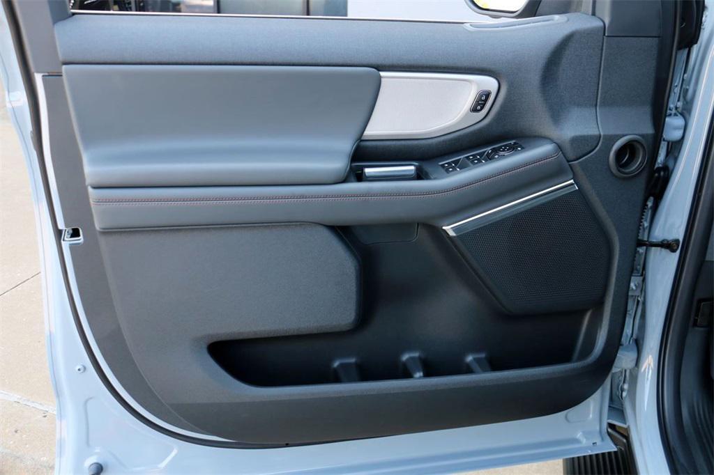 new 2025 Ford Expedition car, priced at $68,345