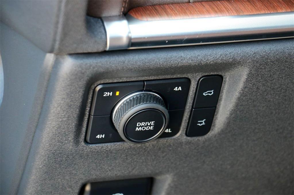 new 2025 Ford Expedition car, priced at $79,800