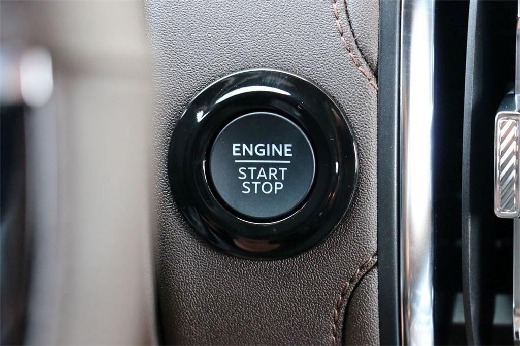 new 2025 Ford Expedition car, priced at $79,800