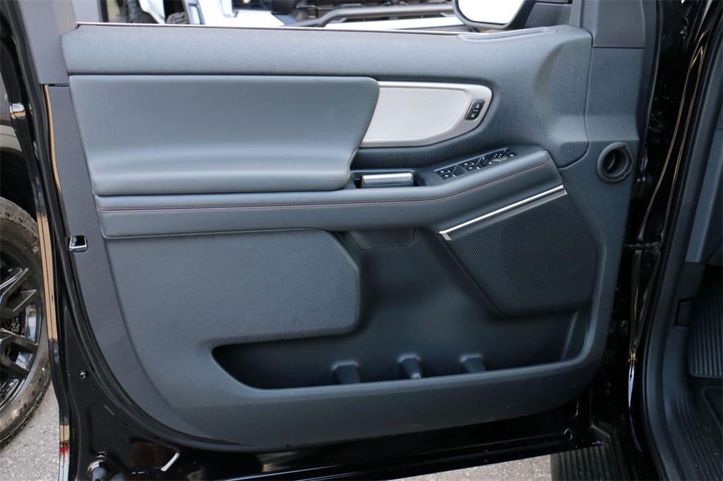 new 2025 Ford Expedition car, priced at $65,945