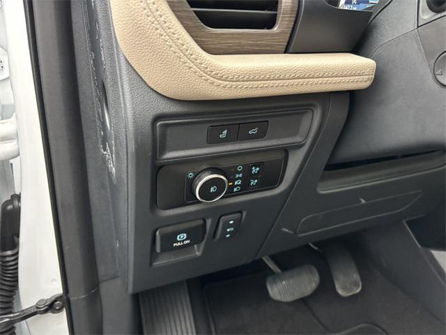 used 2024 Ford Expedition car, priced at $56,347