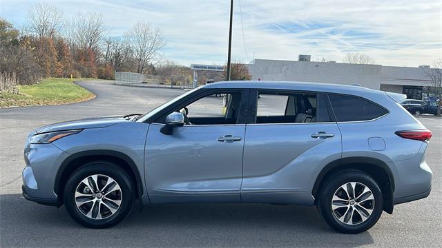 used 2022 Toyota Highlander car, priced at $37,510