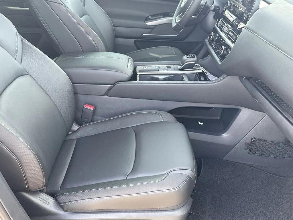 new 2025 Nissan Pathfinder car, priced at $40,955