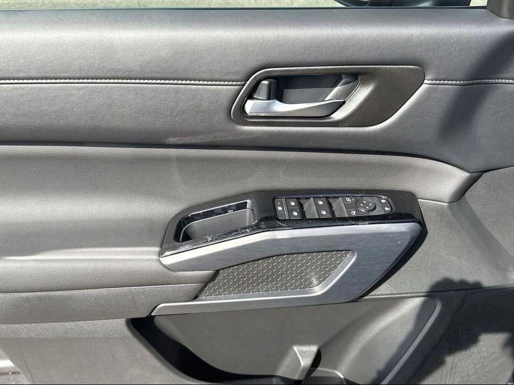 new 2025 Nissan Pathfinder car, priced at $34,994