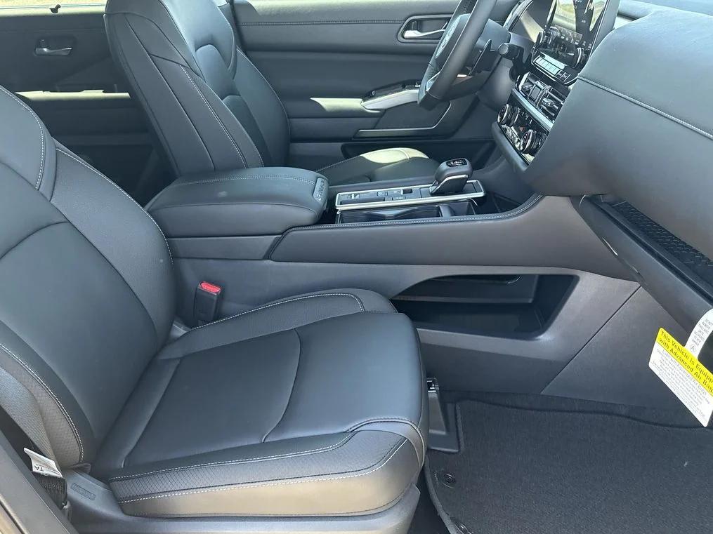 new 2025 Nissan Pathfinder car, priced at $40,323