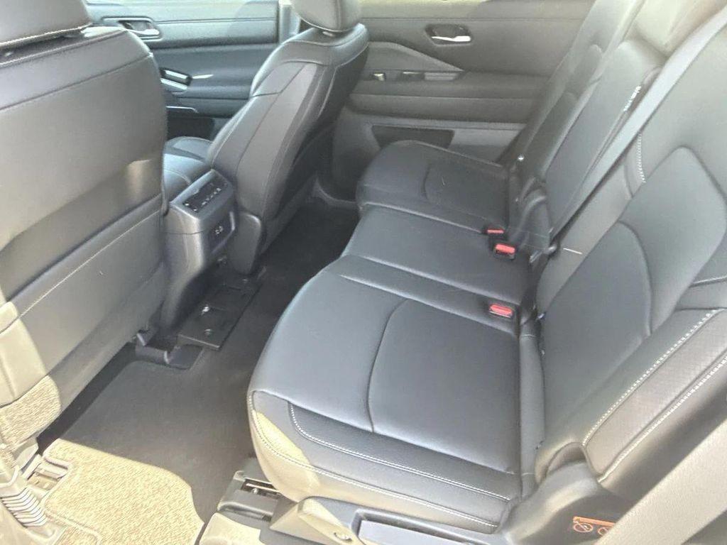 new 2025 Nissan Pathfinder car, priced at $40,323