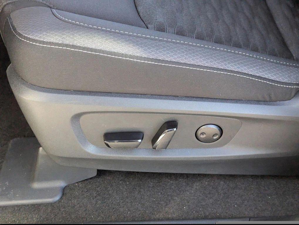 new 2025 Nissan Pathfinder car, priced at $32,970