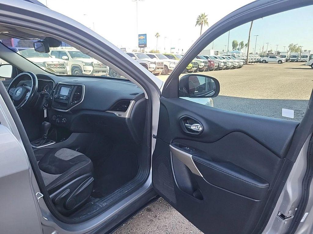 used 2017 Jeep Cherokee car, priced at $6,997