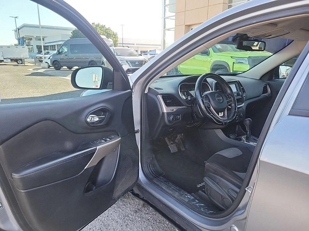 used 2017 Jeep Cherokee car, priced at $6,997