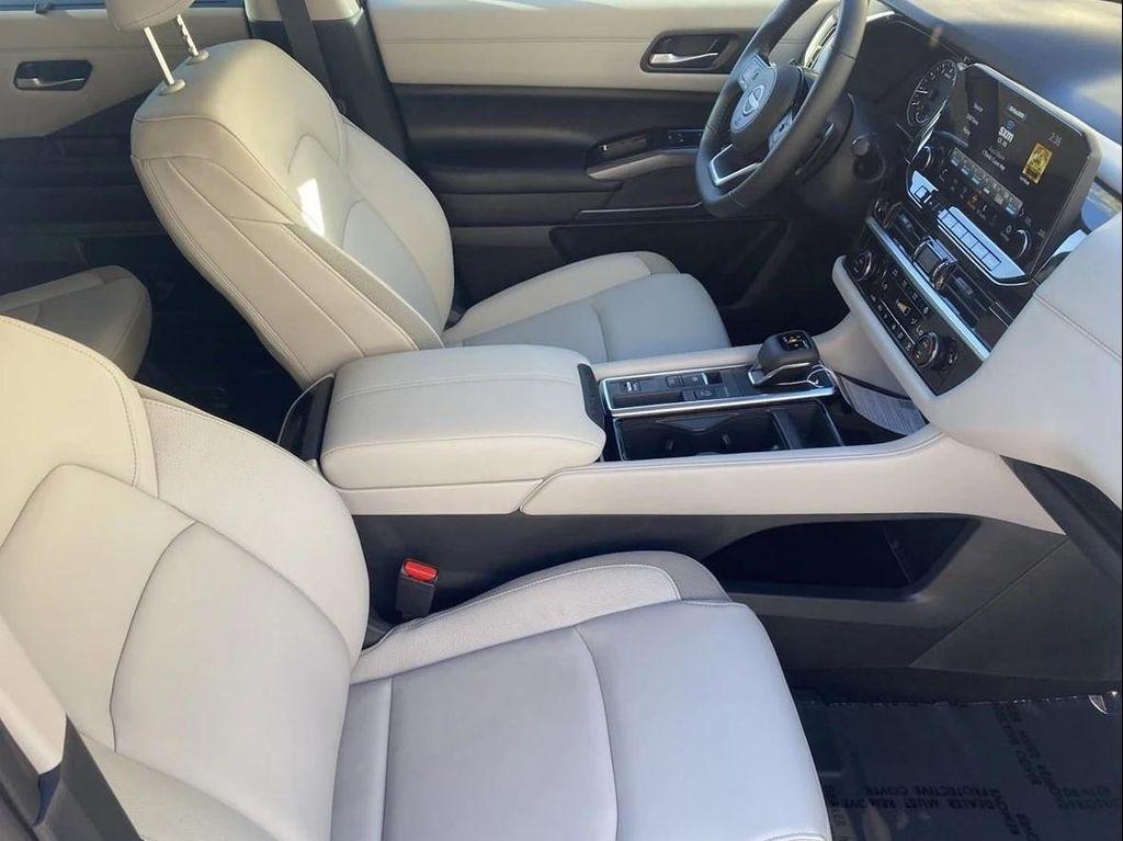 new 2025 Nissan Pathfinder car, priced at $41,007