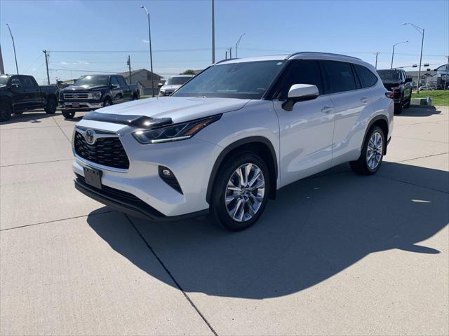 used 2023 Toyota Highlander car