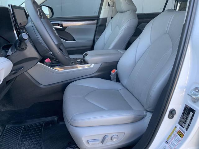 used 2023 Toyota Highlander car