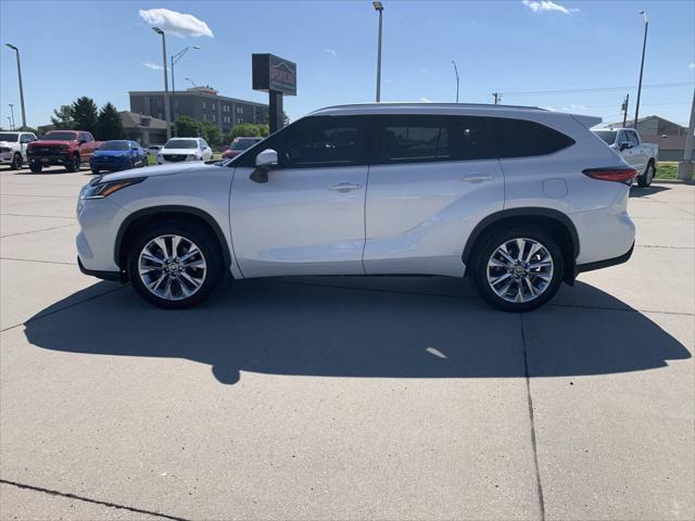 used 2023 Toyota Highlander car