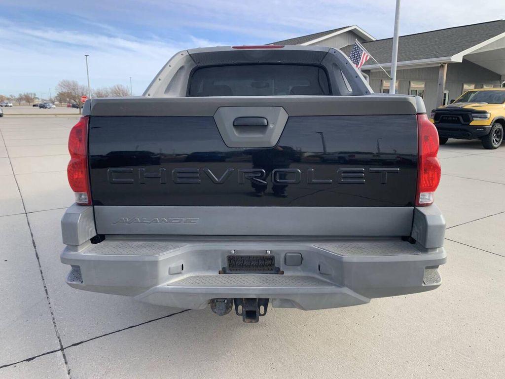 used 2002 Chevrolet Avalanche car, priced at $5,750