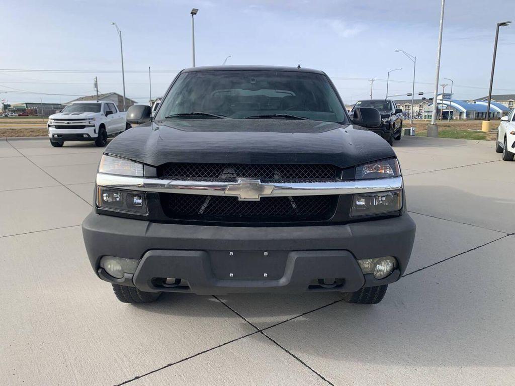 used 2002 Chevrolet Avalanche car, priced at $5,750