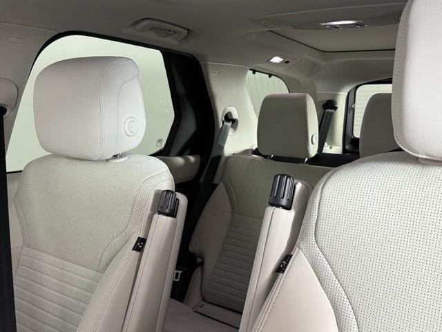 new 2025 Land Rover Discovery car