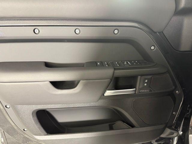 new 2025 Land Rover Defender car
