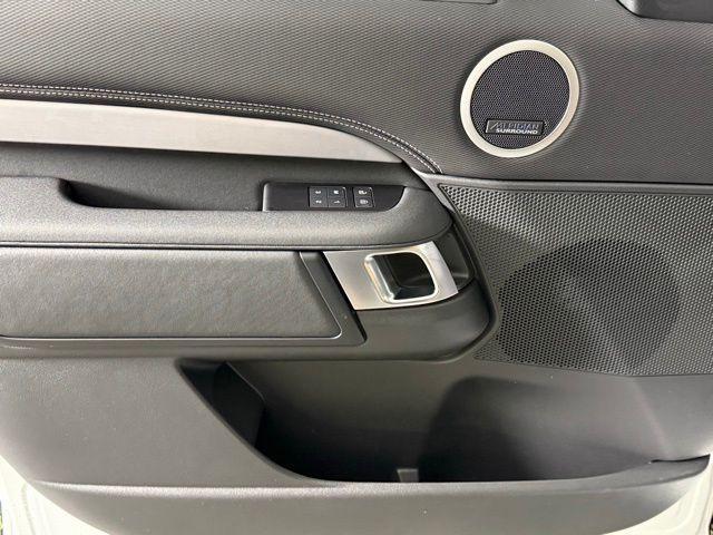 new 2025 Land Rover Discovery car