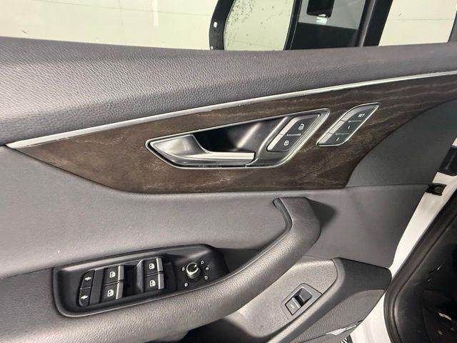 used 2020 Audi Q7 car, priced at $28,500
