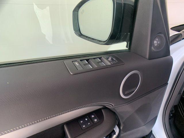 new 2025 Land Rover Discovery car