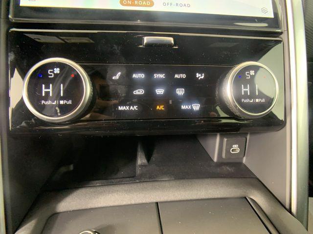 new 2025 Land Rover Discovery car