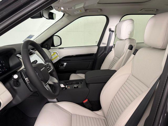new 2025 Land Rover Discovery car, priced at $73,653