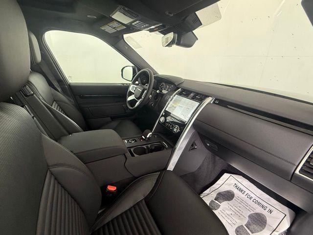 new 2025 Land Rover Discovery car