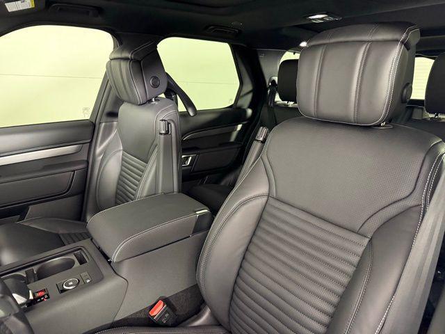 new 2025 Land Rover Discovery car