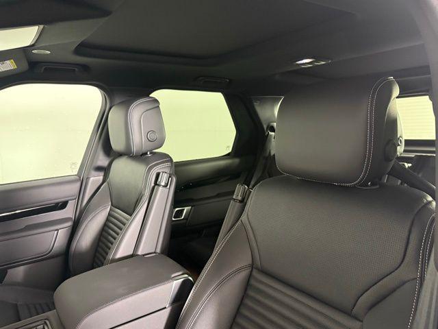 new 2025 Land Rover Discovery car, priced at $67,043