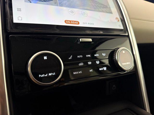 new 2025 Land Rover Discovery car
